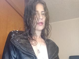 VickyHott69 live cam model at XLoveCam