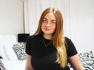 EsterMiln live cam model at XLoveCam