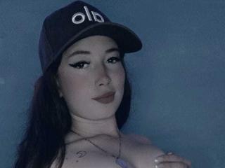 Shayli live cam model at XLoveCam