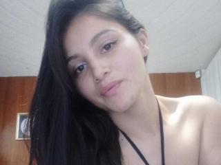 BellaCalderon live cam model at XLoveCam