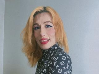 TheQueenn69 live cam model at XLoveCam