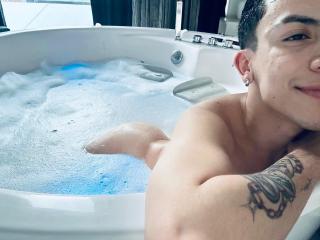 AaronBlink live cam model at XLoveCam