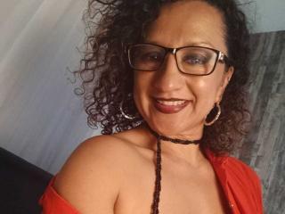 Watch  MissGreenn live on cam at XLoveCam