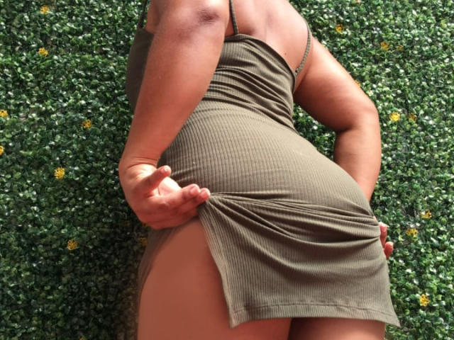 Photo 4 of AliceBooty