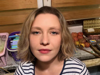 AliskaLav live cam model at XLoveCam