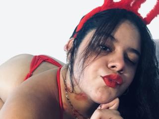 Skarlets live cam model at XLoveCam