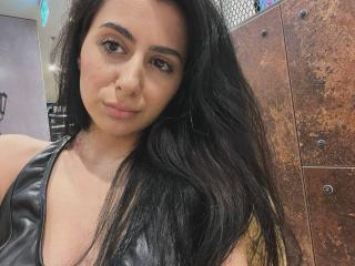 Watch SkinnyDionne live on cam at XLoveCam