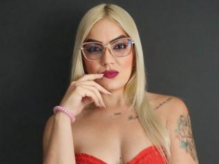 SharaRousee live cam model at XLoveCam