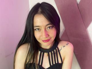 LunaEvvans live cam model at XLoveCam