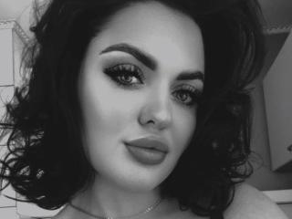 SophiaCaprice live cam model at XLoveCam