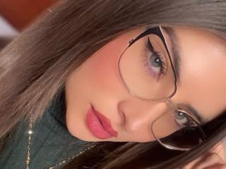 SophiaRae live cam model at XLoveCam