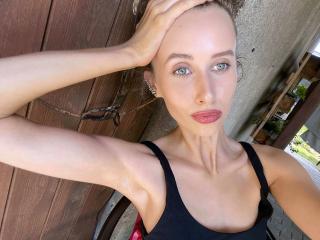 AmeliaHoney live cam model at XLoveCam