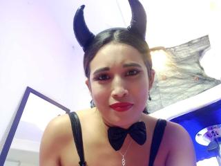 KatalellaSmith live cam model at XLoveCam