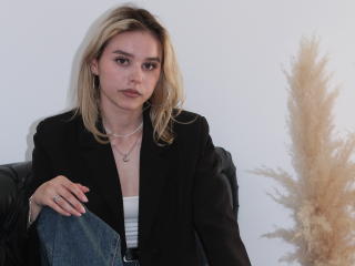 EmilyChristie Seins Liveshow - Photo 6/9