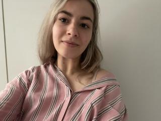 FancyRosie live cam model at XLoveCam