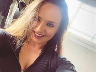 AshsLeezy69 live cam model at XLoveCam