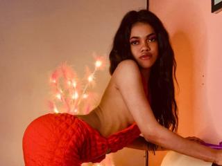 LaCoquineMaya live cam model at XLoveCam