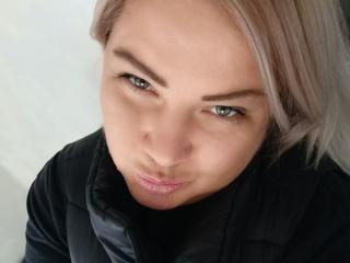 CurlyDreams live cam model at XLoveCam