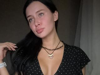 MarilynDivine live cam model at XLoveCam