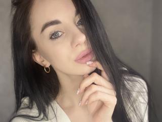 MonikaAh live cam model at XLoveCam