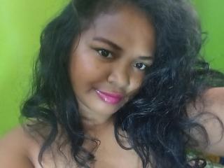 ChellaLove live cam model at XLoveCam