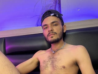 LionHot69 live cam model at XLoveCam