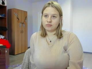 DilyaraX live cam model at XLoveCam