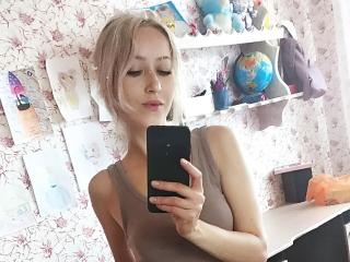 EmaHardy live cam model at XLoveCam