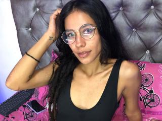 MiaUtena live cam model at XLoveCam