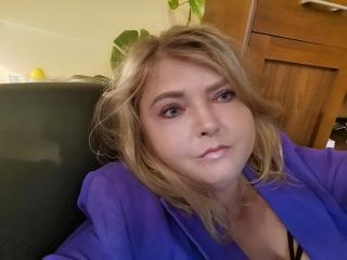 ElodieGlam live cam model at XLoveCam