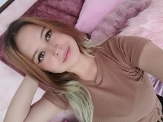 Watch  MelaniBecker live on XLoveCam