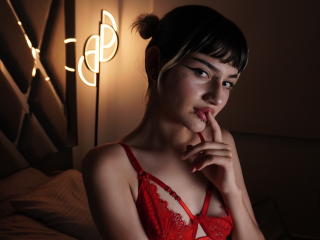 ClaireUwu live cam model at XLoveCam