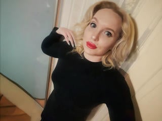 MarilynSweetie live cam model at XLoveCam