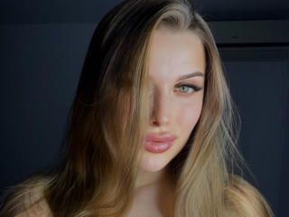 EmilyLux Boobs Liveshow - Photo 8/12