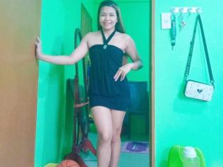 SweetJolieNikki live cam model at XLoveCam