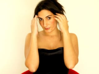 GoddessDolly live cam model at XLoveCam