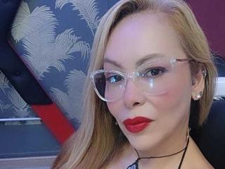 TheSweetHoney live cam model at XLoveCam