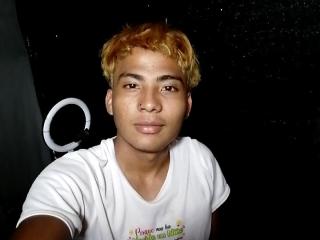 Watch  SebYeah live on XLoveCam