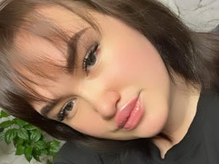 EveDelia live cam model at XLoveCam