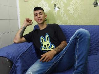 Watch  JohanKind live on XLoveCam