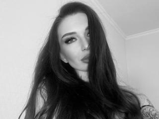 sweetlessie-hot live cam model at XLoveCam