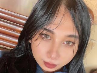 Watch  SereiaRedfield live on XLoveCam