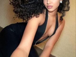 Shummy live cam model at XLoveCam