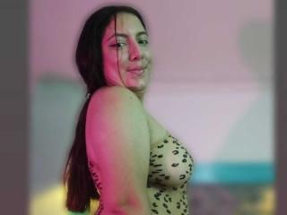 CaroFoxy live cam model at XLoveCam