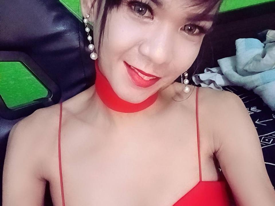 WifeMaterial — live cam photo 2