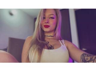 MiaValentine live cam model at XLoveCam