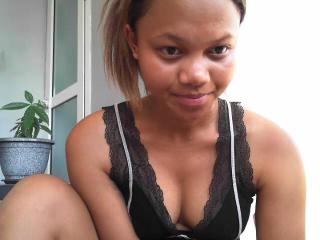 Jeyna live cam model at XLoveCam