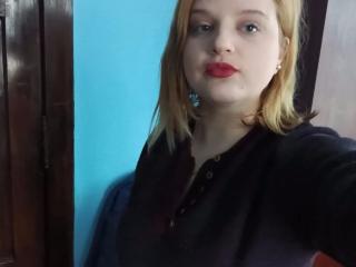 AnnaDarling live cam model at XLoveCam