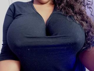 EmiraHot Boobs Liveshow - Photo 9/21