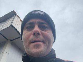 RobertLovely live cam model at XLoveCam